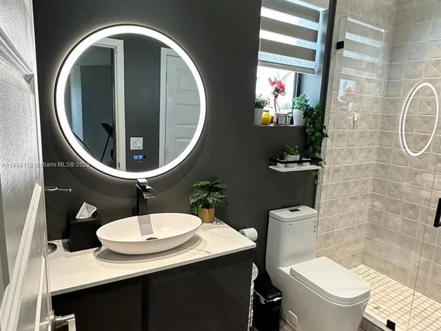 8868 NW 161st Ter, Miami Lakes FL 33018