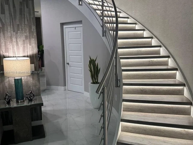 8868 NW 161st Ter, Miami Lakes FL 33018