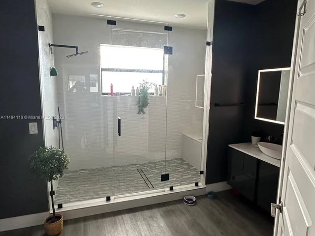 8868 NW 161st Ter, Miami Lakes FL 33018