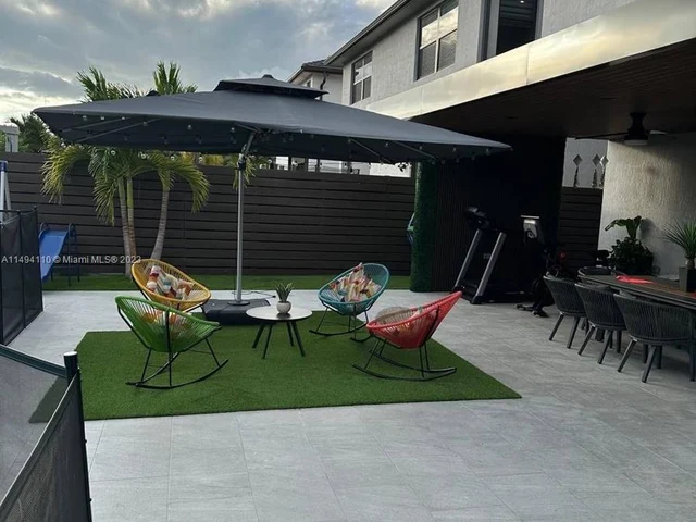 8868 NW 161st Ter, Miami Lakes FL 33018