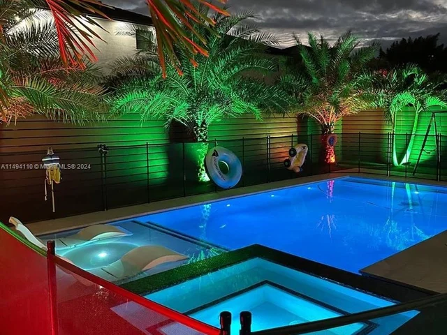 8868 NW 161st Ter, Miami Lakes FL 33018