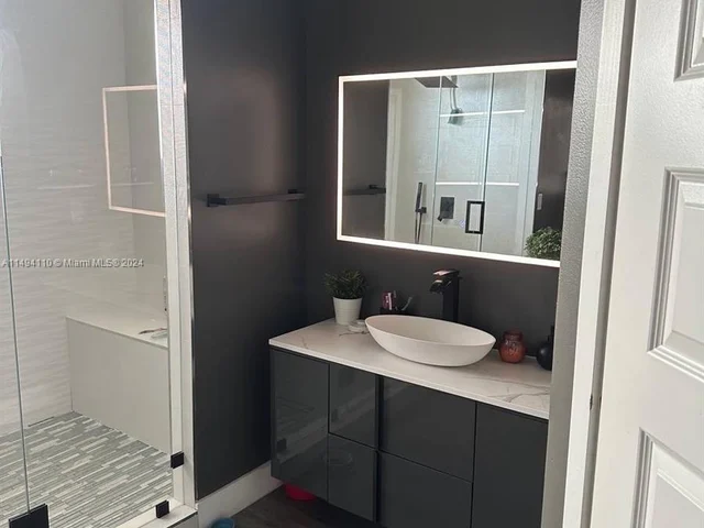 8868 NW 161st Ter, Miami Lakes FL 33018