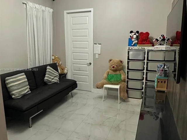 8868 NW 161st Ter, Miami Lakes FL 33018