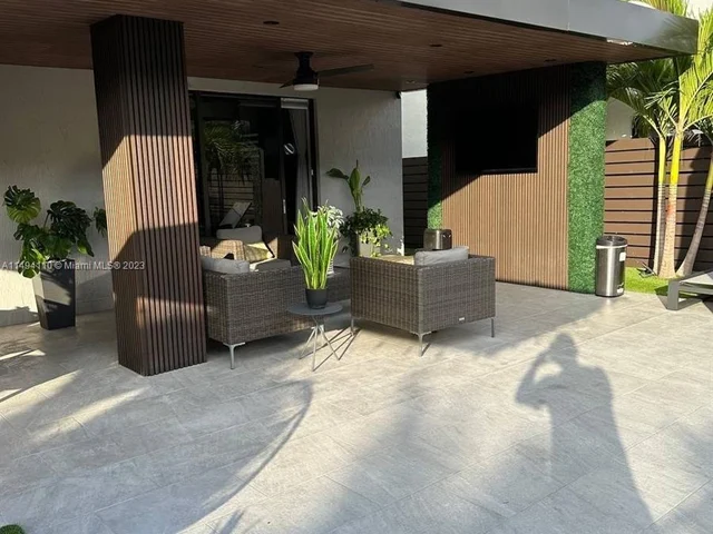 8868 NW 161st Ter, Miami Lakes FL 33018