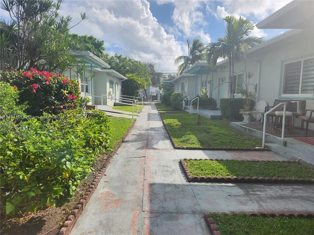 1239 Marseille Dr # 4, Miami Beach FL 33141