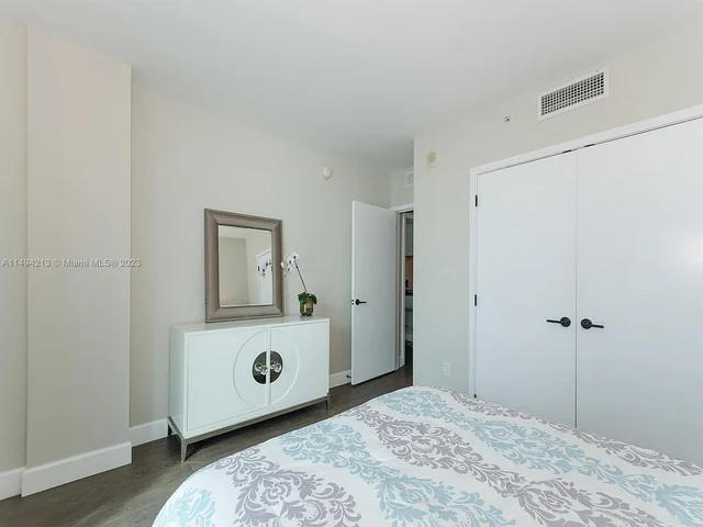 6801 Collins Ave, Miami Beach FL 33141