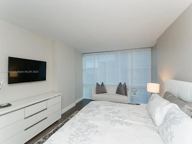 6801 Collins Ave, Miami Beach FL 33141