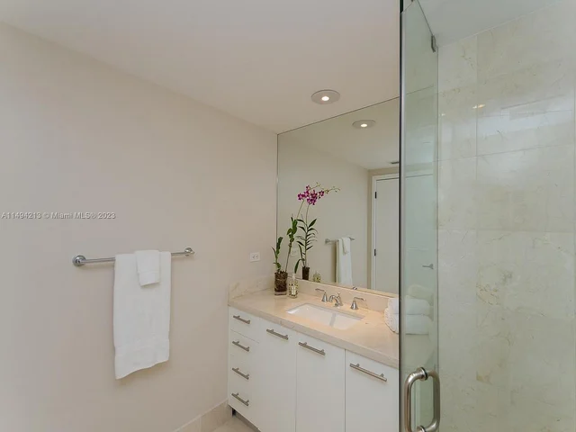 6801 Collins Ave, Miami Beach FL 33141