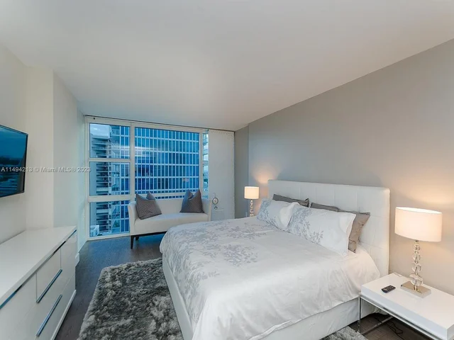 6801 Collins Ave, Miami Beach FL 33141