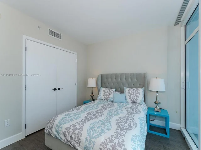 6801 Collins Ave, Miami Beach FL 33141