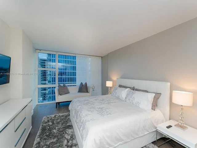 6801 Collins Ave, Miami Beach FL 33141