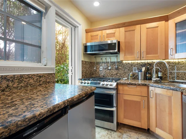 1605 Lenox Ave # 5, Miami Beach FL 33139