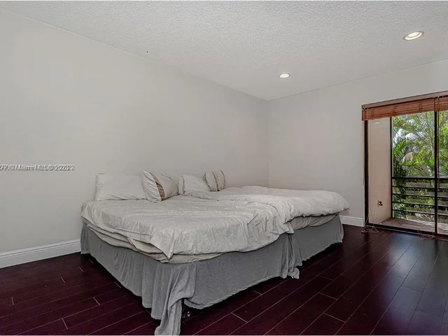 4000 N Hills Dr # 29, Hollywood FL 33021