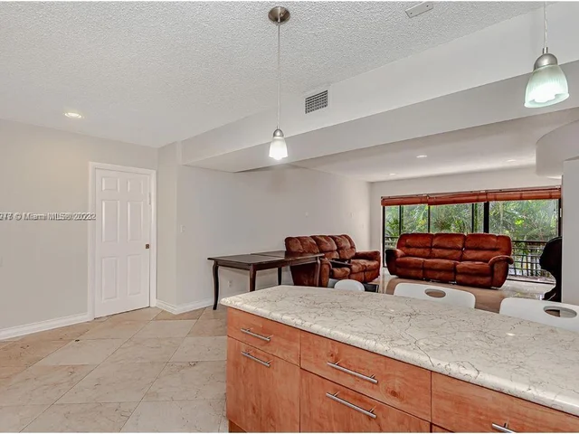 4000 N Hills Dr # 29, Hollywood FL 33021