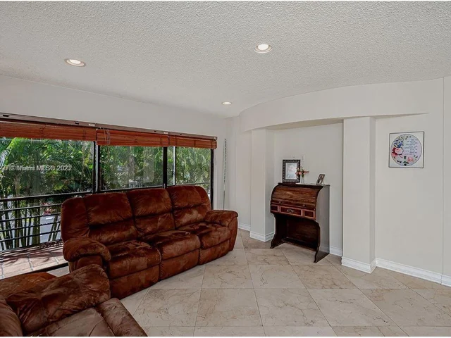 4000 N Hills Dr # 29, Hollywood FL 33021