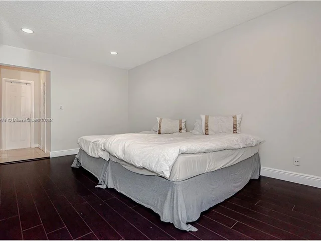 4000 N Hills Dr # 29, Hollywood FL 33021