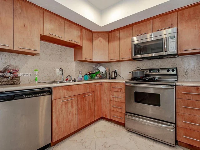 4000 N Hills Dr # 29, Hollywood FL 33021