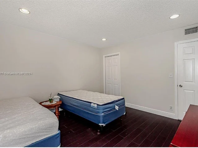 4000 N Hills Dr # 29, Hollywood FL 33021