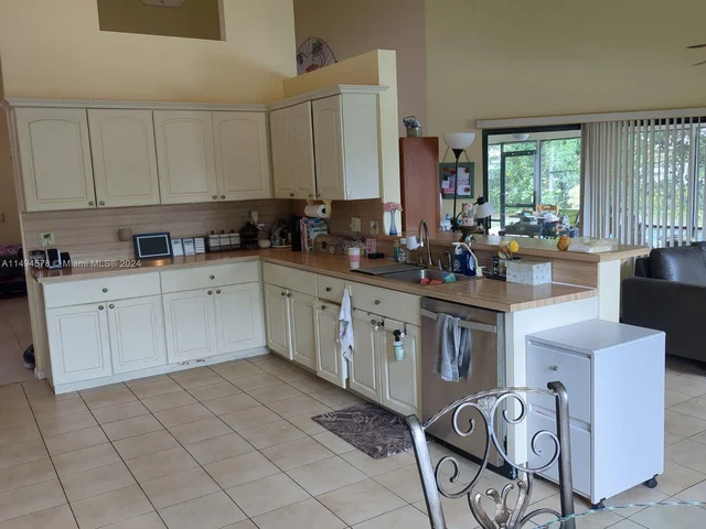 3211 NW 121st Ln, Coral Springs FL 33065