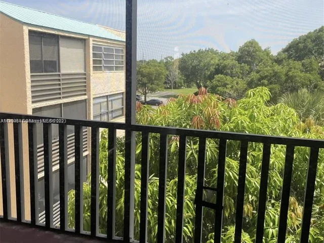 2830 Somerset Dr # 400N, Lauderdale Lakes FL 33311