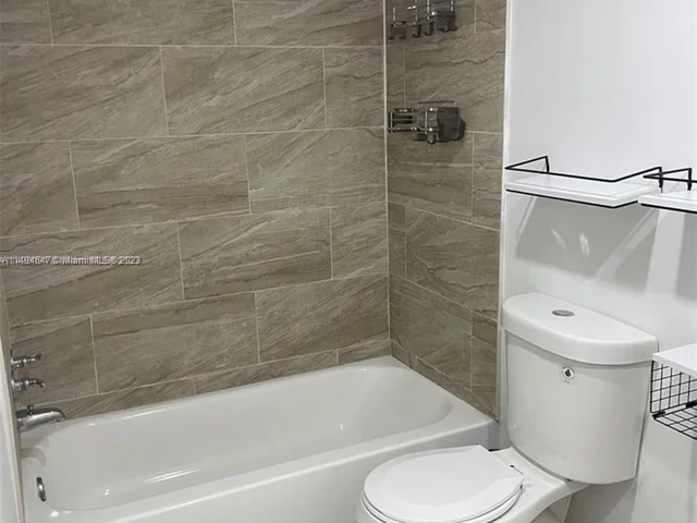 2830 Somerset Dr # 400N, Lauderdale Lakes FL 33311