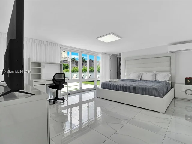 442 Tamarind Dr, Hallandale Beach FL 33009