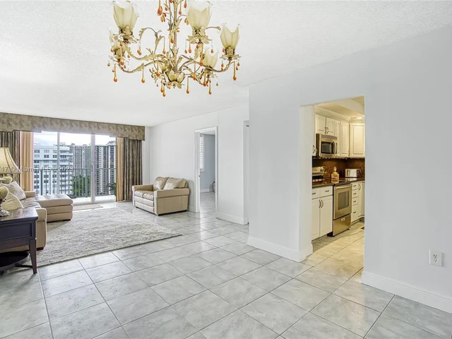 2801 NE 183rd St # 2014W, Aventura FL 33160