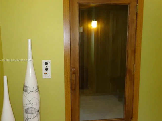 3801 Collins Ave # 1002, Miami Beach FL 33140