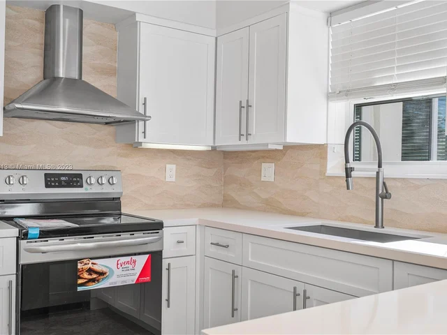 1528 Robbia Ave, Coral Gables FL 33146