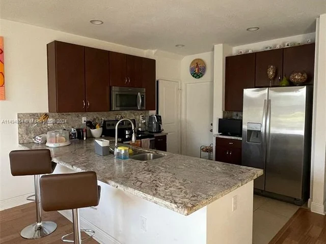 355 NE 194th Ln # 355, Miami FL 33179