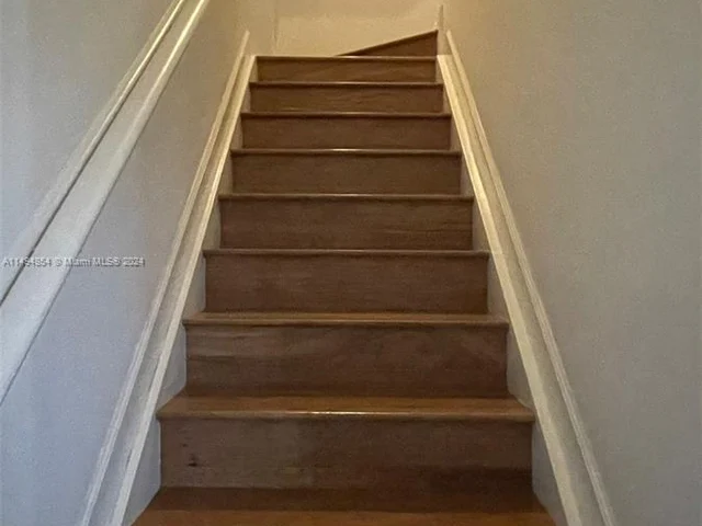 355 NE 194th Ln # 355, Miami FL 33179