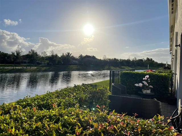 355 NE 194th Ln # 355, Miami FL 33179