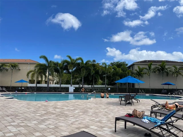 355 NE 194th Ln # 355, Miami FL 33179