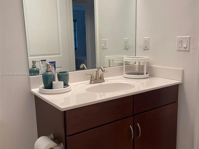 355 NE 194th Ln # 355, Miami FL 33179