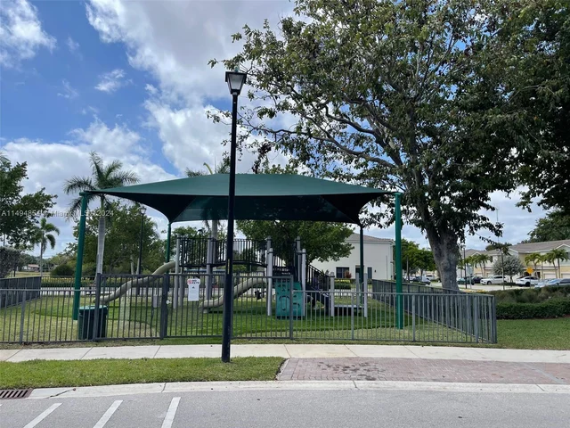 355 NE 194th Ln # 355, Miami FL 33179