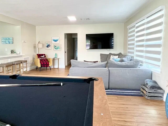 1031 Hollywood Blvd, Hollywood FL 33019