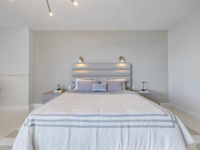 17301 Biscayne Blvd # 2106, North Miami Beach FL 33160