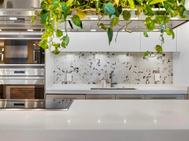 17301 Biscayne Blvd # 2106, North Miami Beach FL 33160