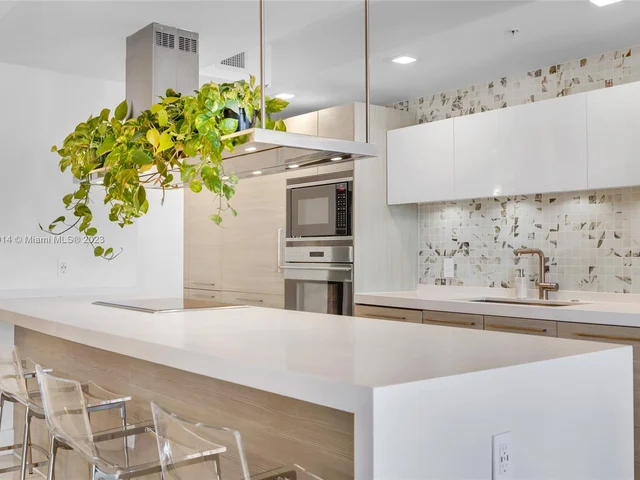 17301 Biscayne Blvd # 2106, North Miami Beach FL 33160