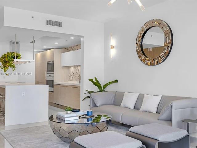 17301 Biscayne Blvd # 2106, North Miami Beach FL 33160