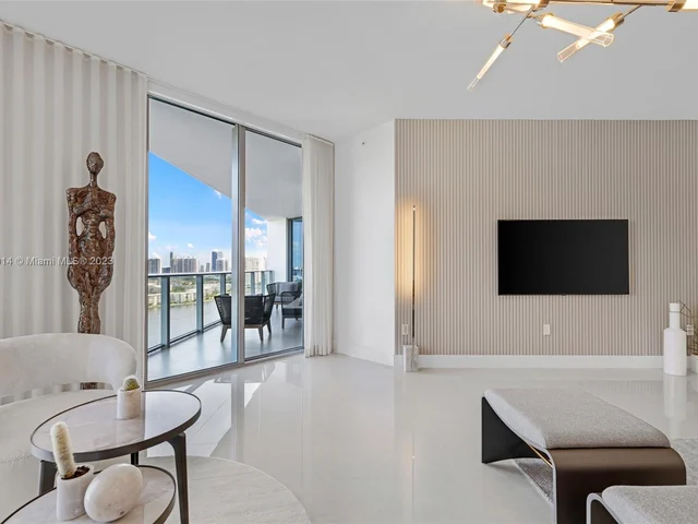 17301 Biscayne Blvd # 2106, North Miami Beach FL 33160