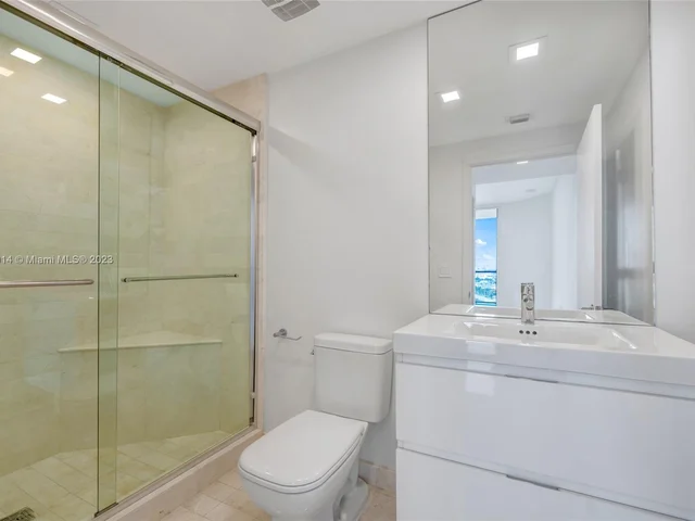 17301 Biscayne Blvd # 2106, North Miami Beach FL 33160