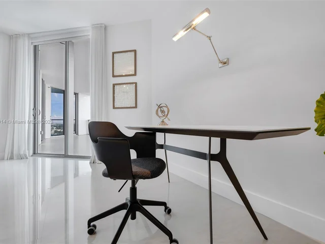 17301 Biscayne Blvd # 2106, North Miami Beach FL 33160