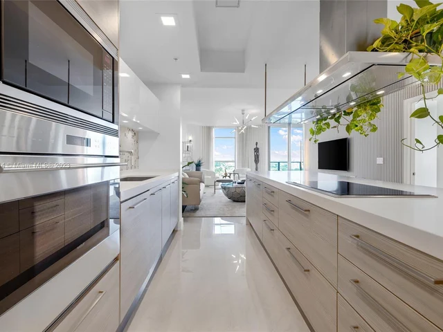 17301 Biscayne Blvd # 2106, North Miami Beach FL 33160