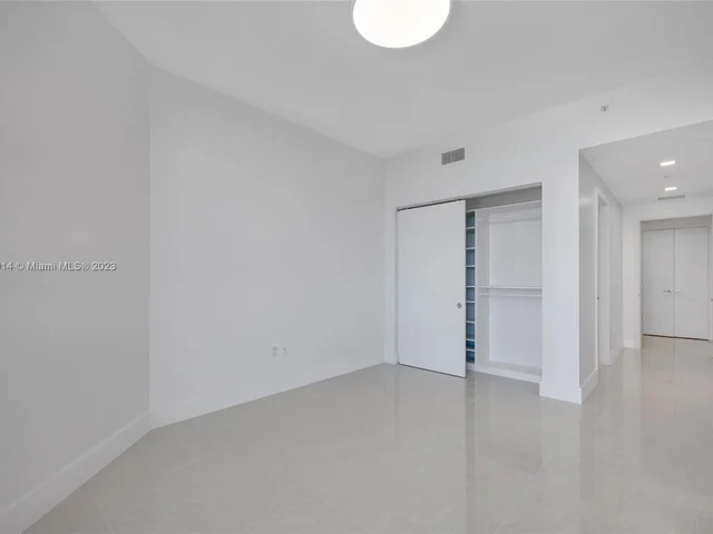 17301 Biscayne Blvd # 2106, North Miami Beach FL 33160