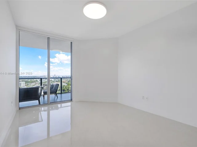 17301 Biscayne Blvd # 2106, North Miami Beach FL 33160