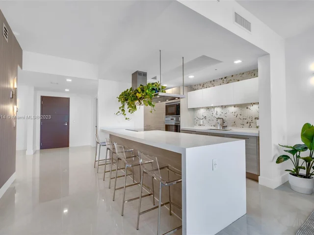 17301 Biscayne Blvd # 2106, North Miami Beach FL 33160