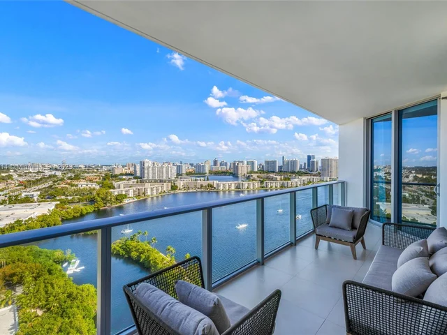 17301 Biscayne Blvd # 2106, North Miami Beach FL 33160