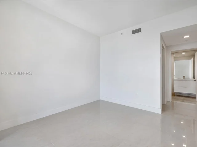 17301 Biscayne Blvd # 2106, North Miami Beach FL 33160