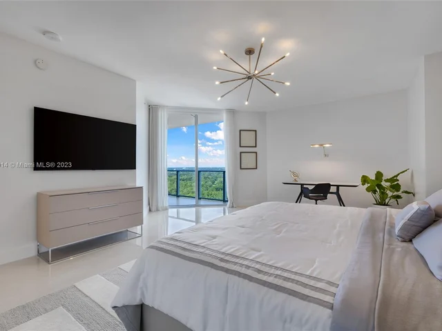 17301 Biscayne Blvd # 2106, North Miami Beach FL 33160